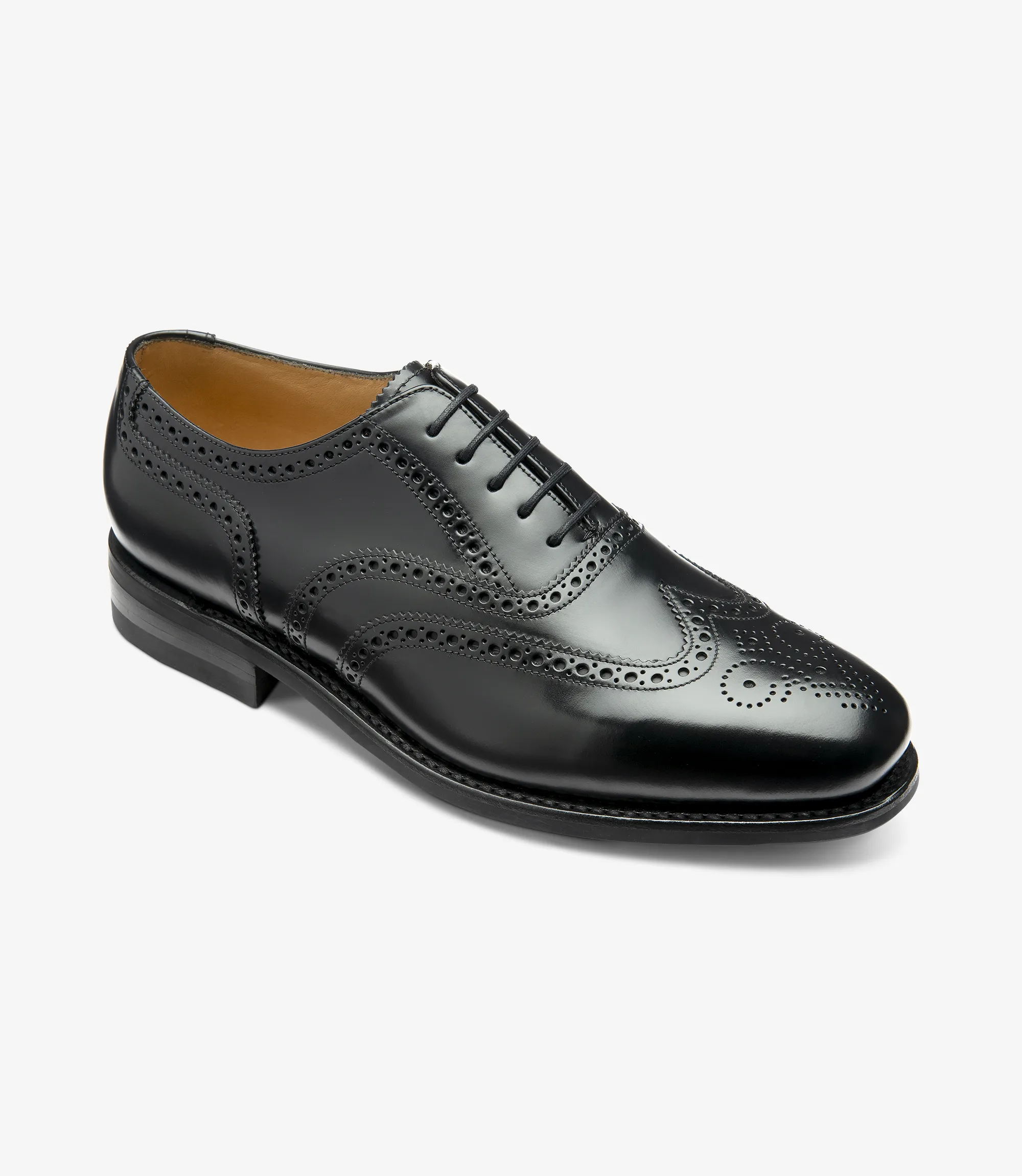Men's 302 in black leather brogue shoes featuring rubber soles | Angle View