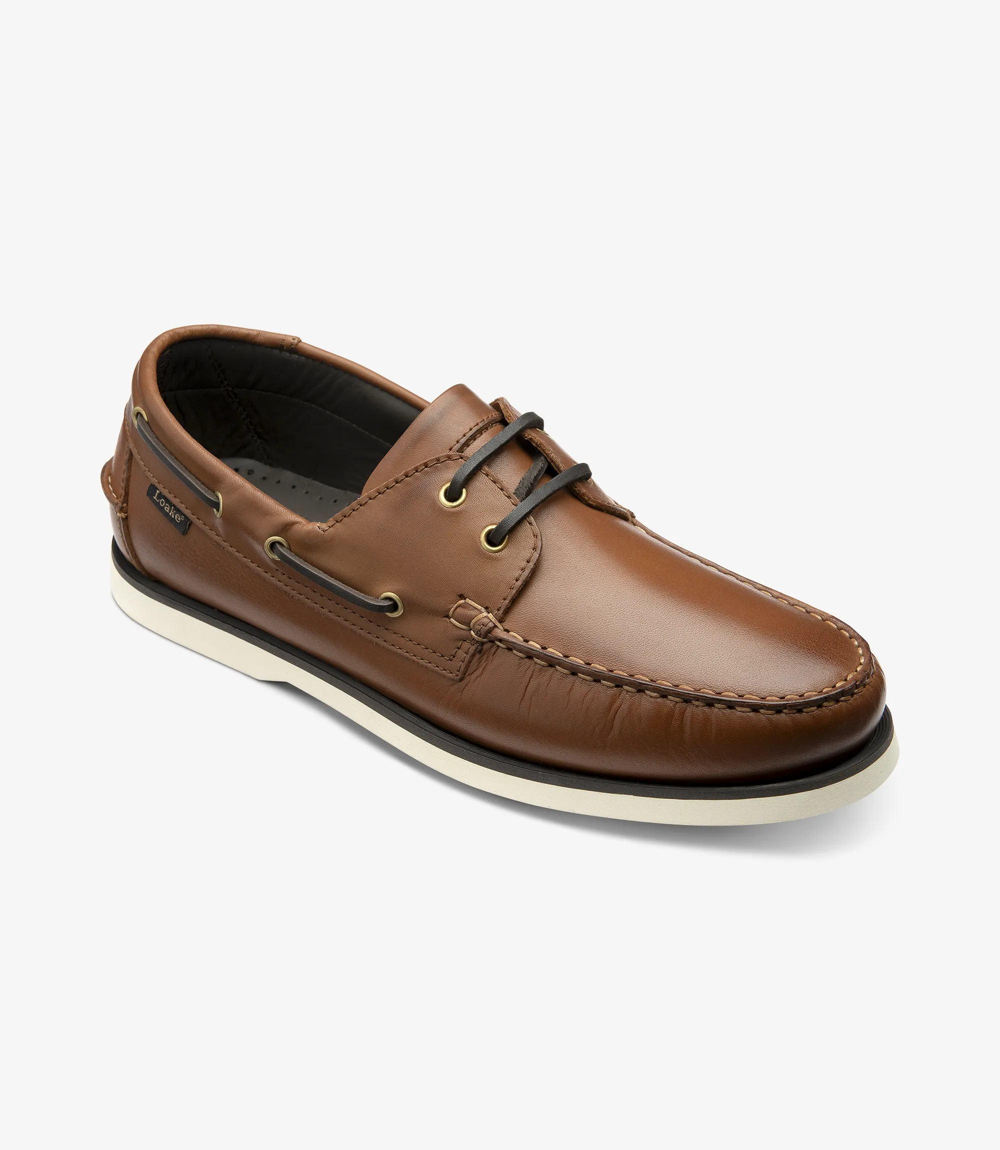 Men's 528 in cedar leather boat shoes featuring rubber soles | Angle View