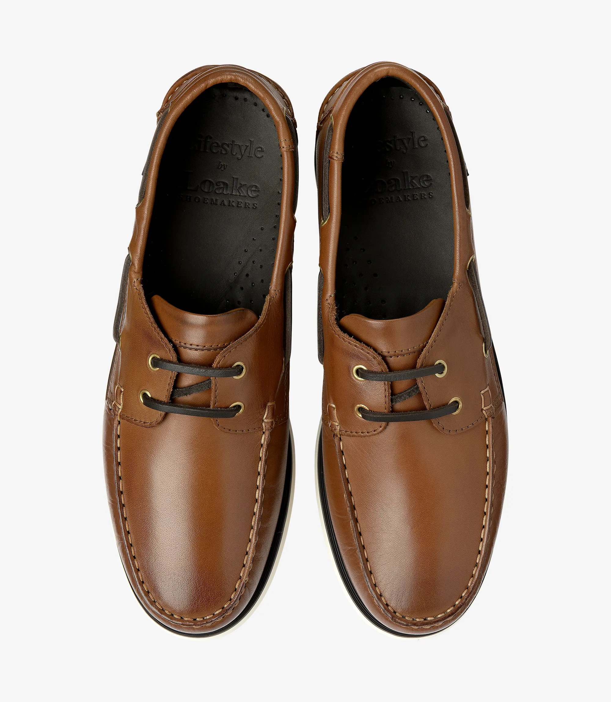 Men's 528 in cedar leather boat shoes featuring rubber soles | Top View